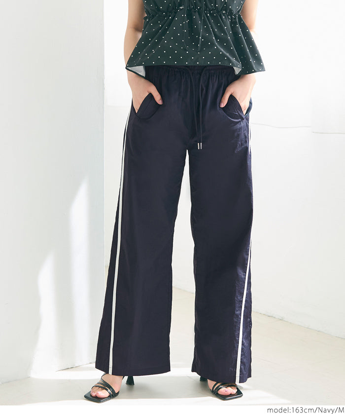 Sporty nylon wide pants