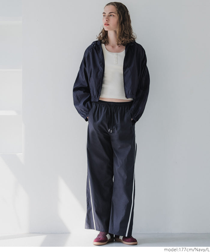 Sporty nylon wide pants