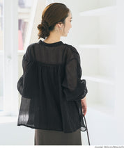 Round neck sheer A-line slim shirt