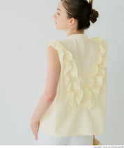 Japanese style ruffled sleeveless shirt for commuting