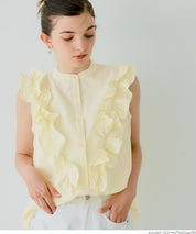 Japanese style ruffled sleeveless shirt for commuting