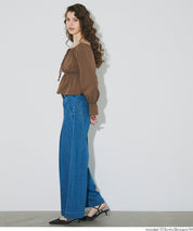 2 way boat neckline waist-cinching long-sleeved top