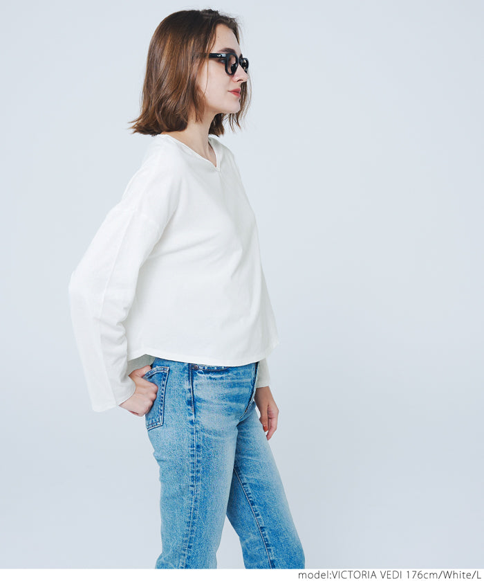 V-neck cropped T-shirt