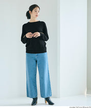 Simple long-sleeved knitted top with gold cuffs