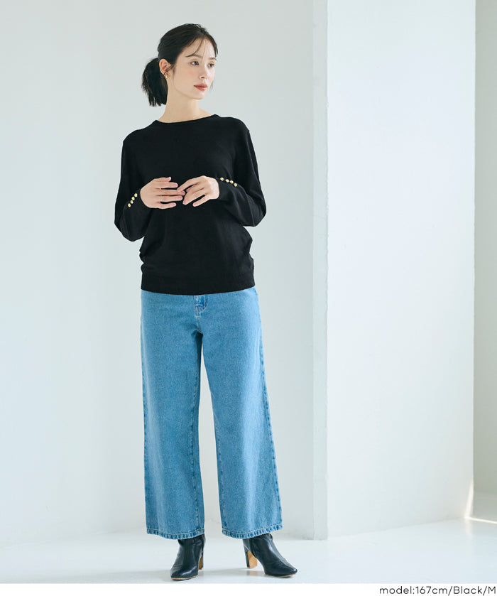 Simple long-sleeved knitted top with gold cuffs