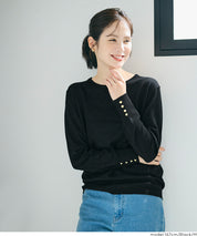 Simple long-sleeved knitted top with gold cuffs