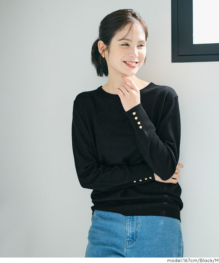 Simple long-sleeved knitted top with gold cuffs