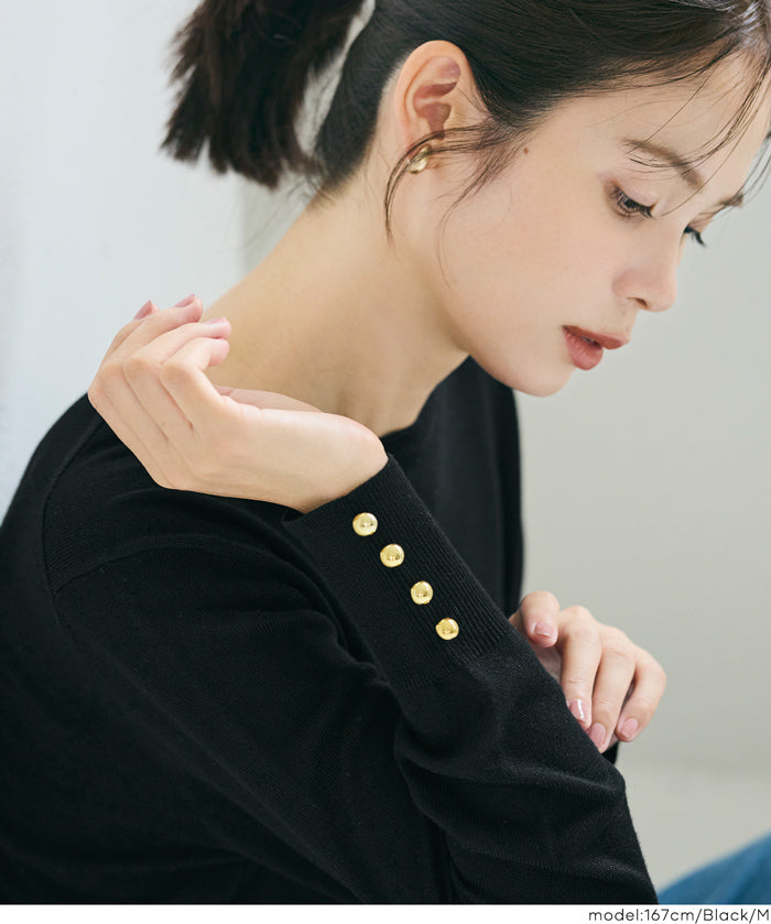 Simple long-sleeved knitted top with gold cuffs