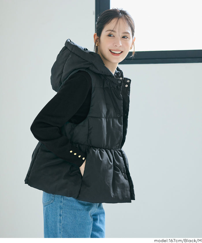 Simple long-sleeved knitted top with gold cuffs