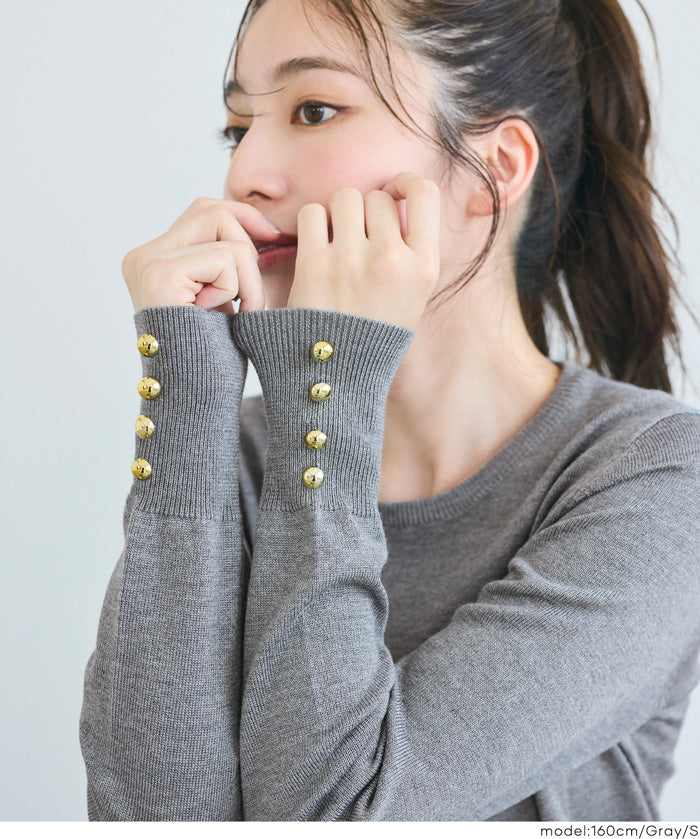 Simple long-sleeved knitted top with gold cuffs