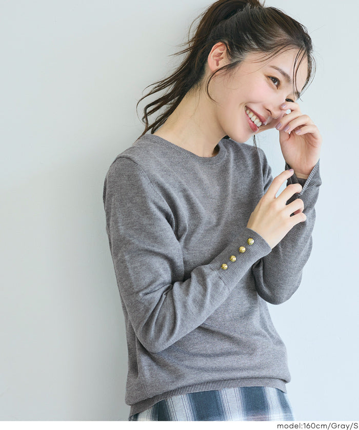 Simple long-sleeved knitted top with gold cuffs