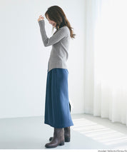 Slit V-neck long-sleeved knitted top