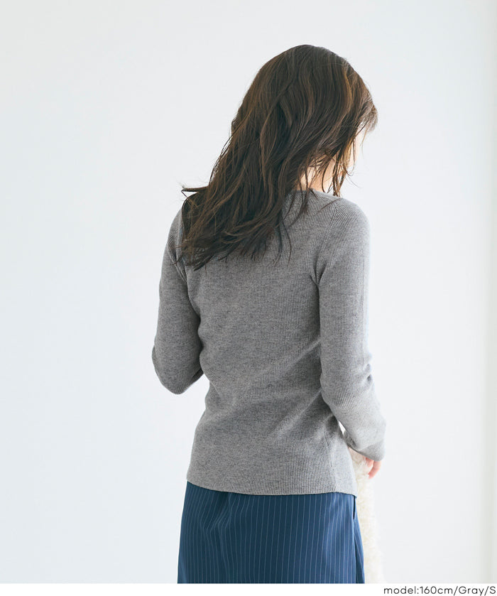 Slit V-neck long-sleeved knitted top