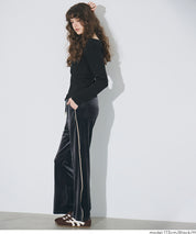 Slit V-neck long-sleeved knitted top