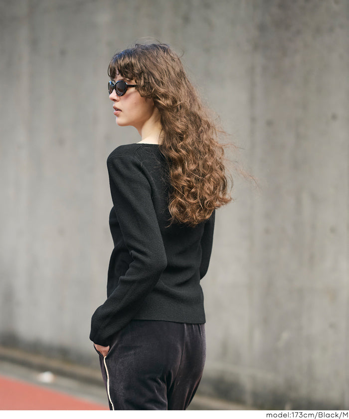 Slit V-neck long-sleeved knitted top