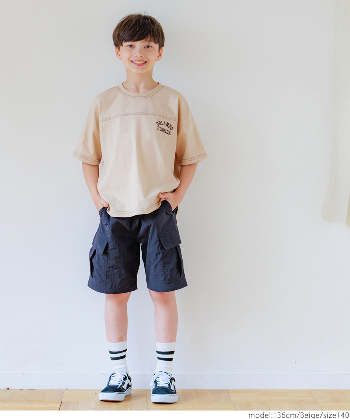 Kids' short-sleeved top with logo on the side