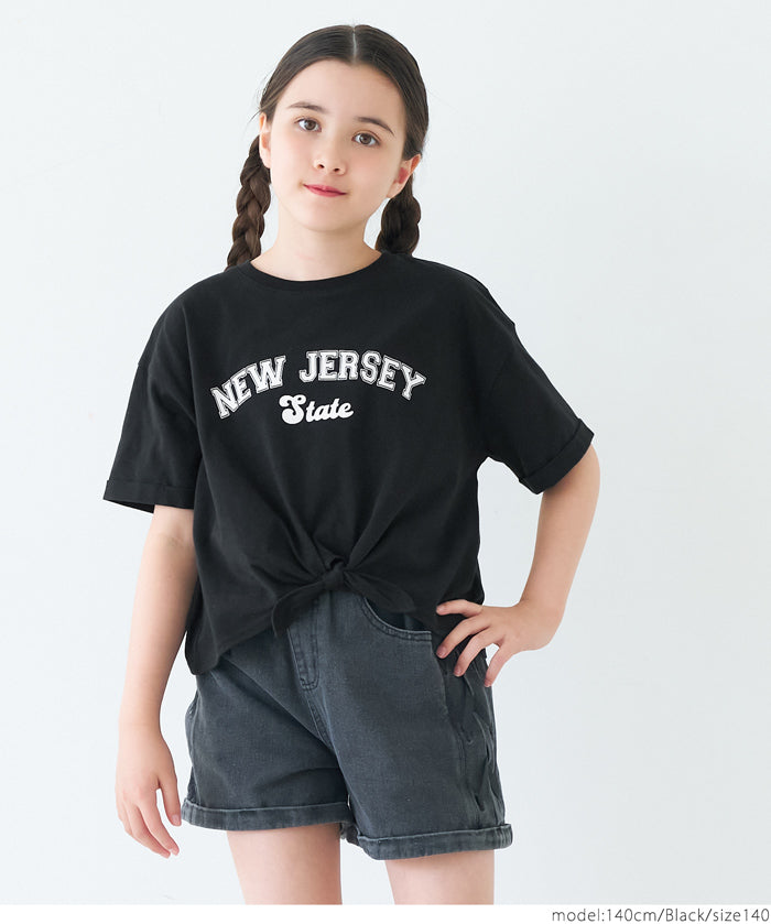 Children's short-sleeved t-shirt with a knotted hem and a logo