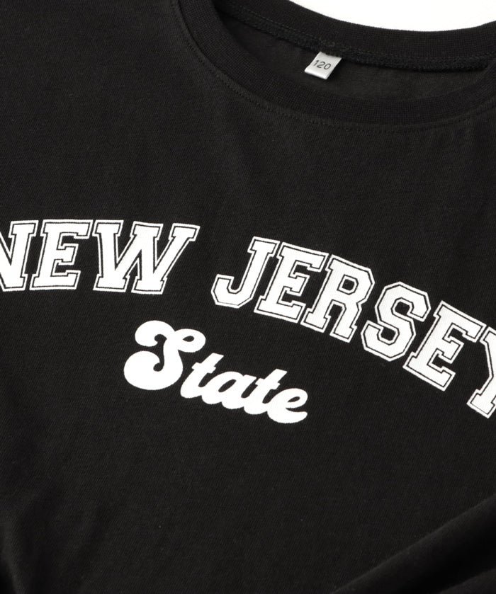 Children's short-sleeved t-shirt with a knotted hem and a logo