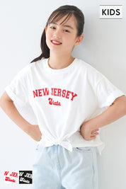 Children's short-sleeved t-shirt with a knotted hem and a logo