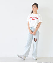 Children's short-sleeved t-shirt with a knotted hem and a logo