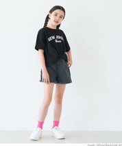 Children's short-sleeved t-shirt with a knotted hem and a logo