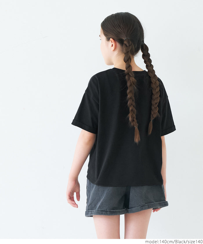 Children's short-sleeved t-shirt with a knotted hem and a logo