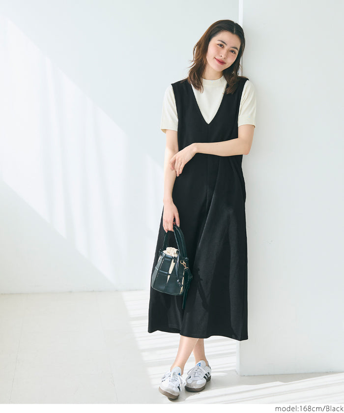 Embossed V-neck jumper skirt