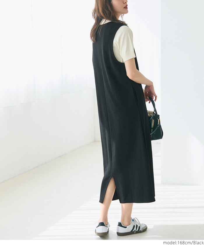 Embossed V-neck jumper skirt