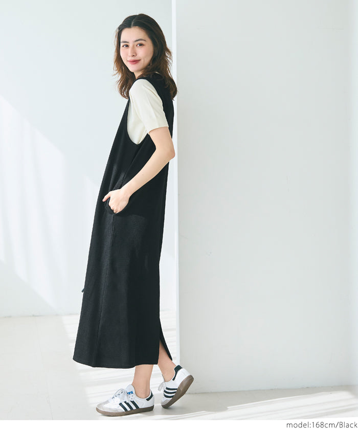 Embossed V-neck jumper skirt