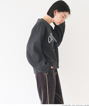 Bulky brushed lining college sweat top