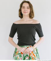 "Featured" One-shoulder ribbed solid color short-sleeved T-shirt