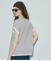 Cotton short-sleeved top with English logo and fold-over cuffs