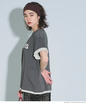 Cotton short-sleeved top with English logo and fold-over cuffs