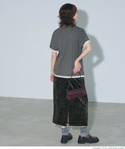 Cotton short-sleeved top with English logo and fold-over cuffs