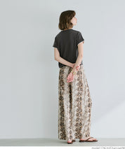 Layered cropped fitted crew neck T-shirt