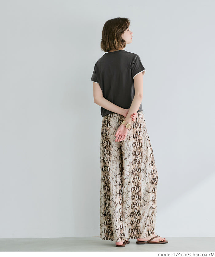 Layered cropped fitted crew neck T-shirt