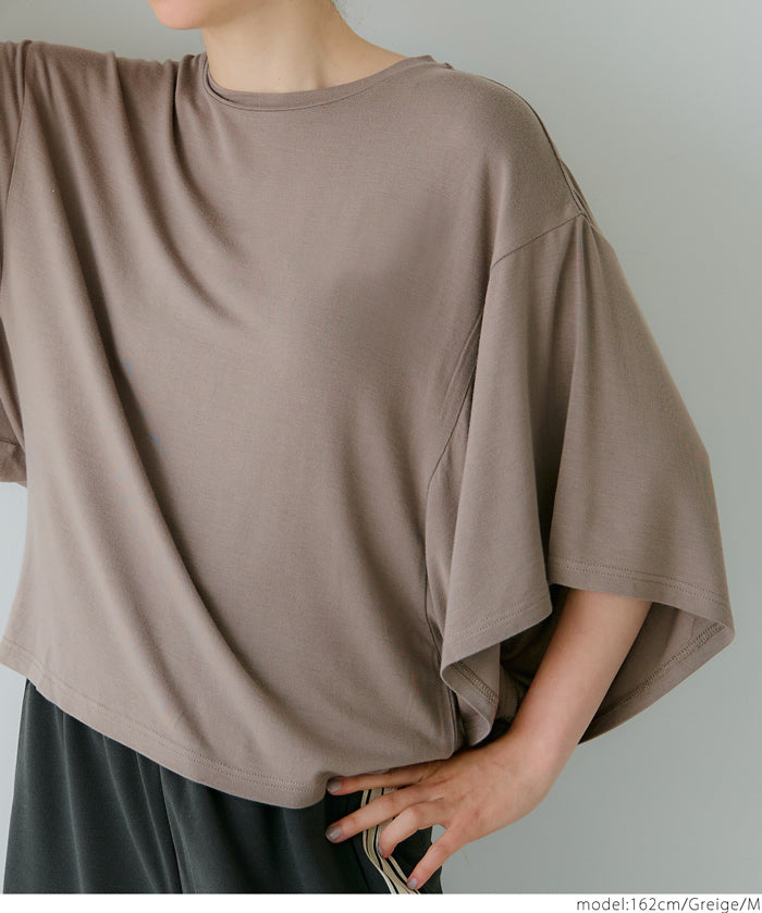 Loose-fitting top with draped sleeves