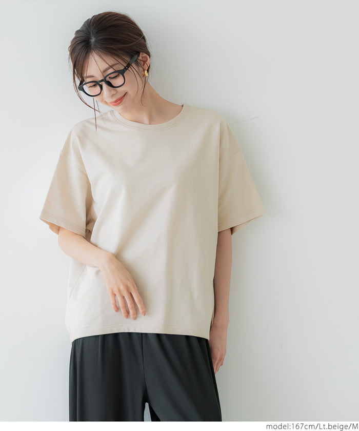 Solid cotton top with back pleats