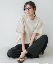 Solid cotton top with back pleats