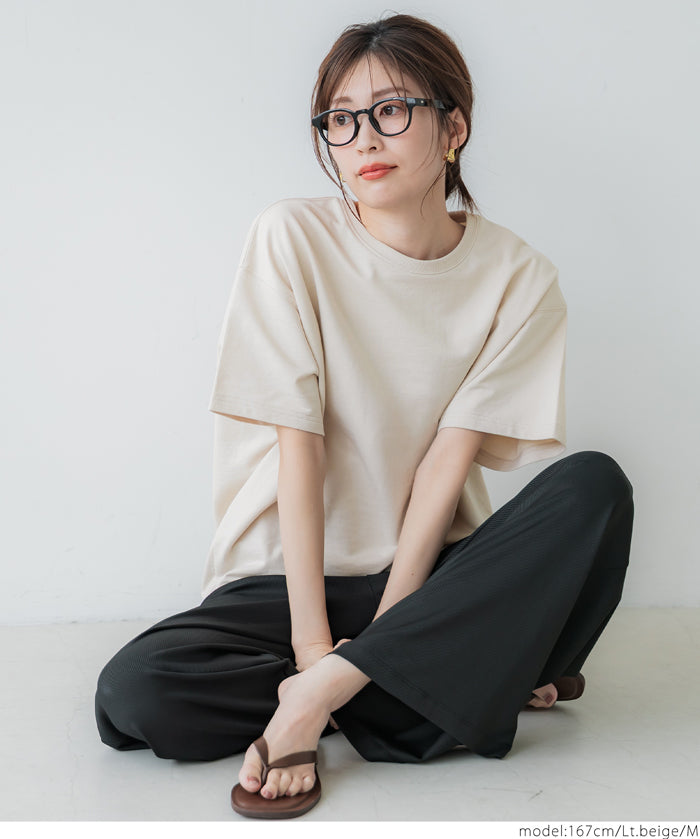 Solid cotton top with back pleats