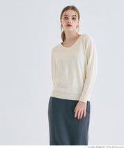 Pearl cuff V-neck knit