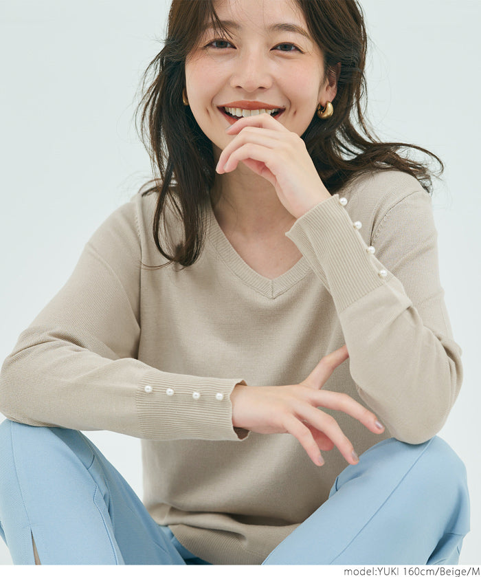 Pearl cuff V-neck knit