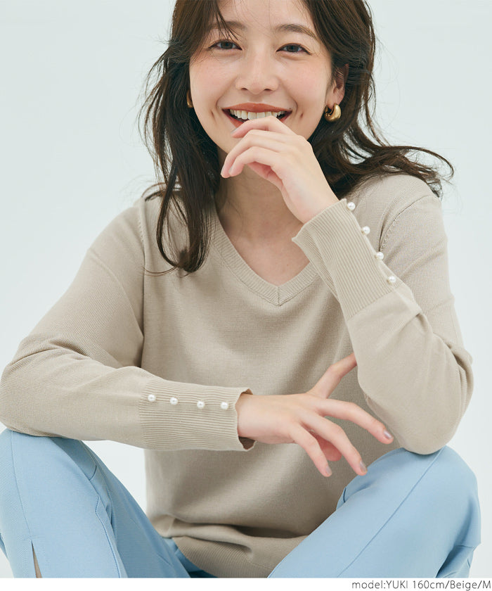Pearl cuff V-neck knit