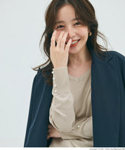 Pearl cuff V-neck knit