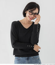 Pearl cuff V-neck knit