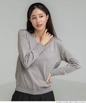 Pearl cuff V-neck knit