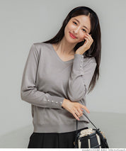 Pearl cuff V-neck knit