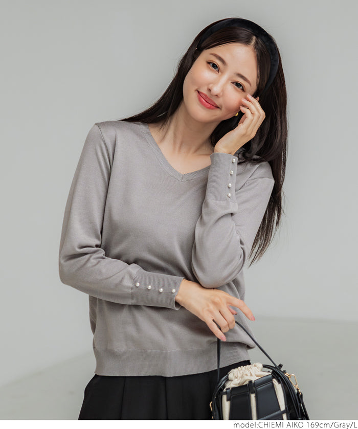 Pearl cuff V-neck knit