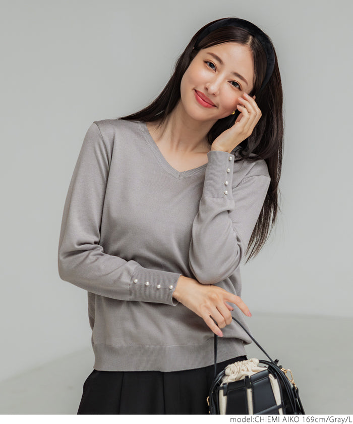 Pearl cuff V-neck knit