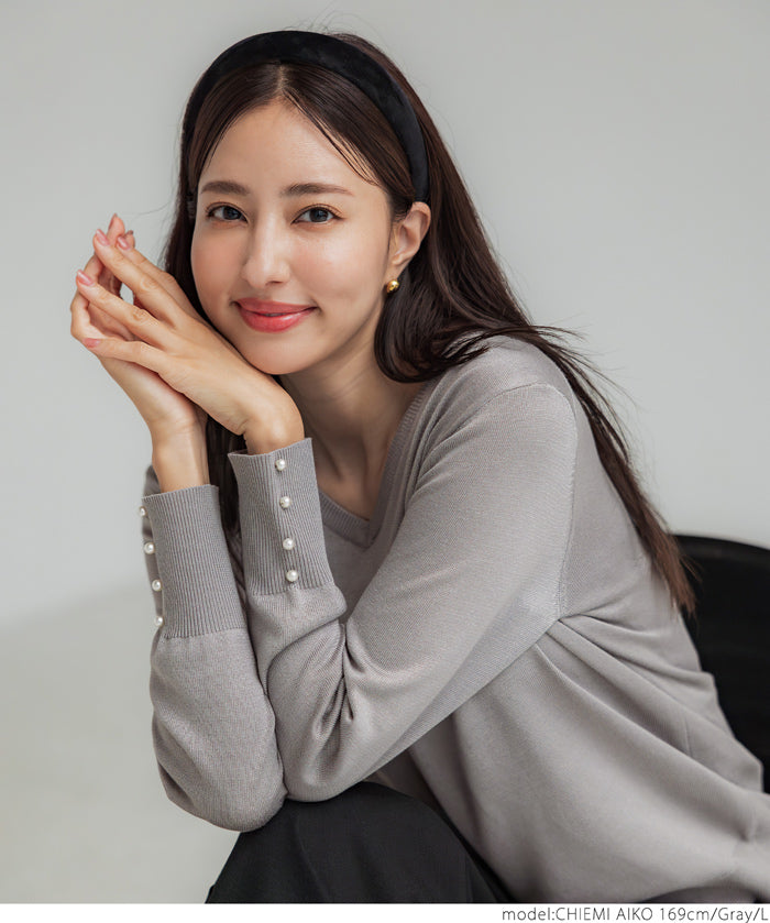 Pearl cuff V-neck knit